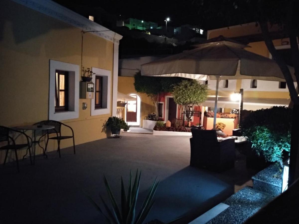 Pansion Zaharoula Hotel Fira  Exterior foto